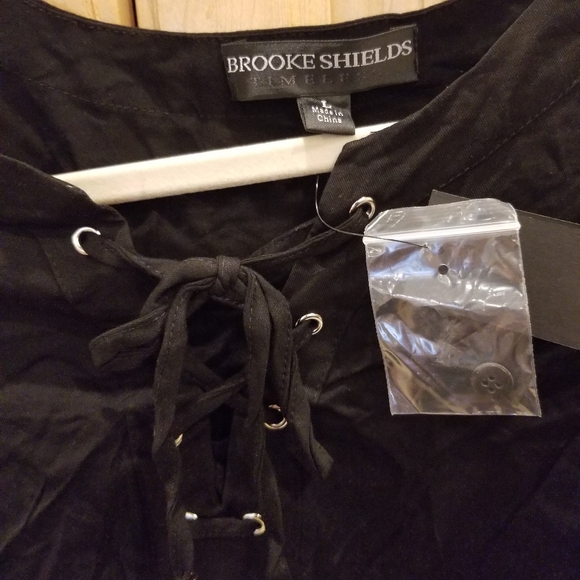 Brooke Shields Timeless Lace-Up Neck Woven Top L - Picture 3 of 7